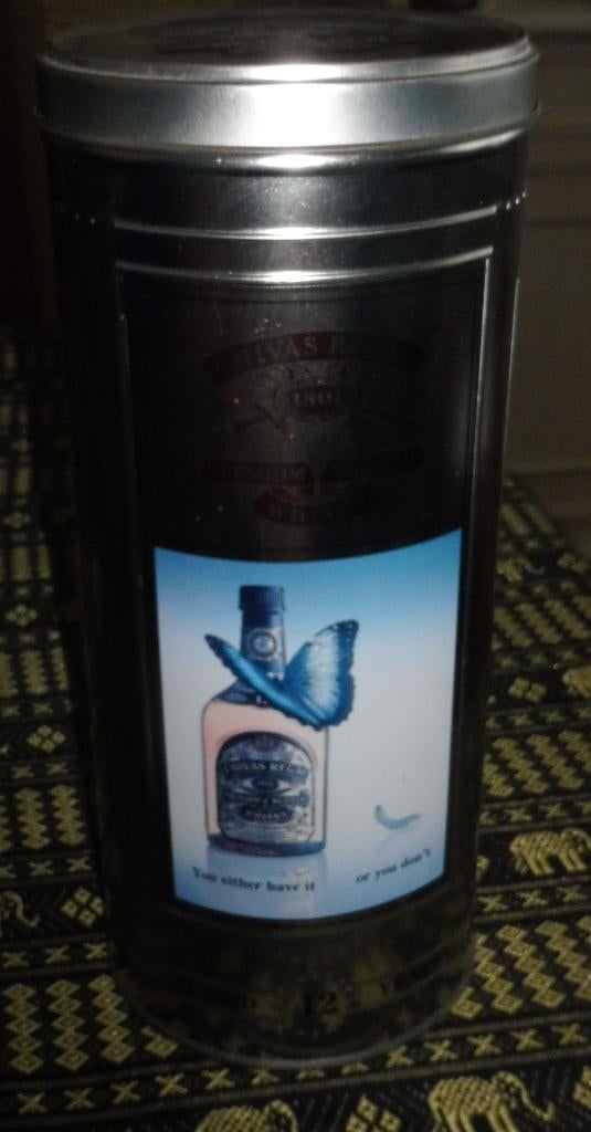 Chivas Regal Premium Scotch Whisky blik, Ophalen of Verzenden, Gebruikt, Verpakking