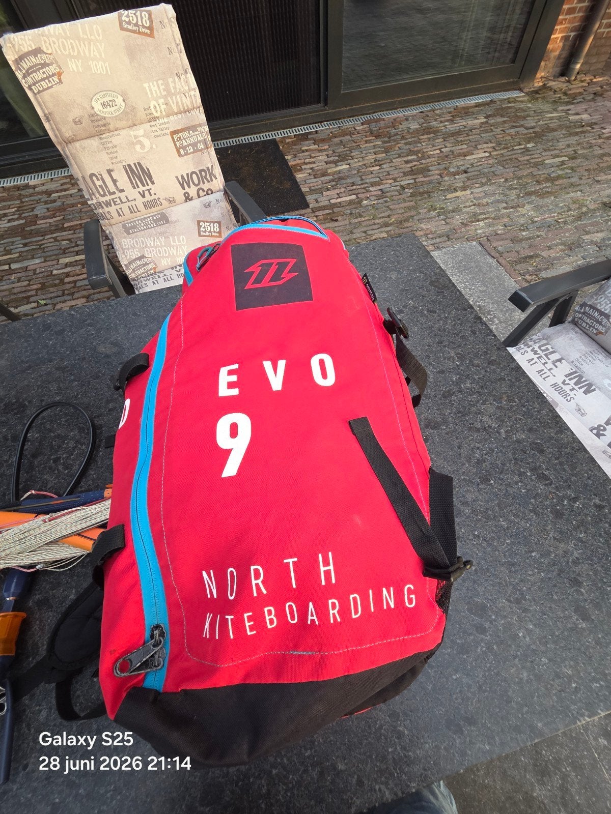 Duotone / North EVO 9m + Click Bar 2022

Compleet set., Watersport en Boten, Kitesurfen, Geen board, Ophalen, Gebruikt, 9 m²