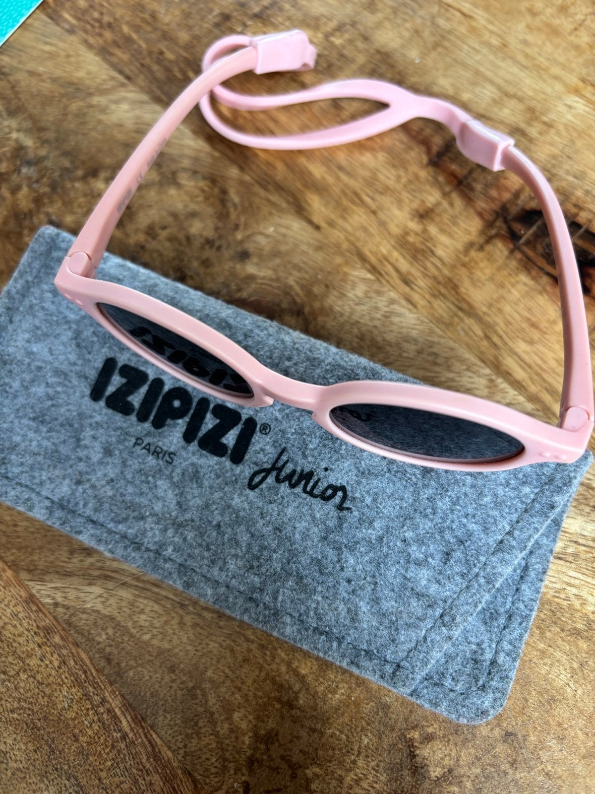 IZIPIZI baby zonnebril roze met hoesje, Ophalen of Verzenden, Zo goed als nieuw