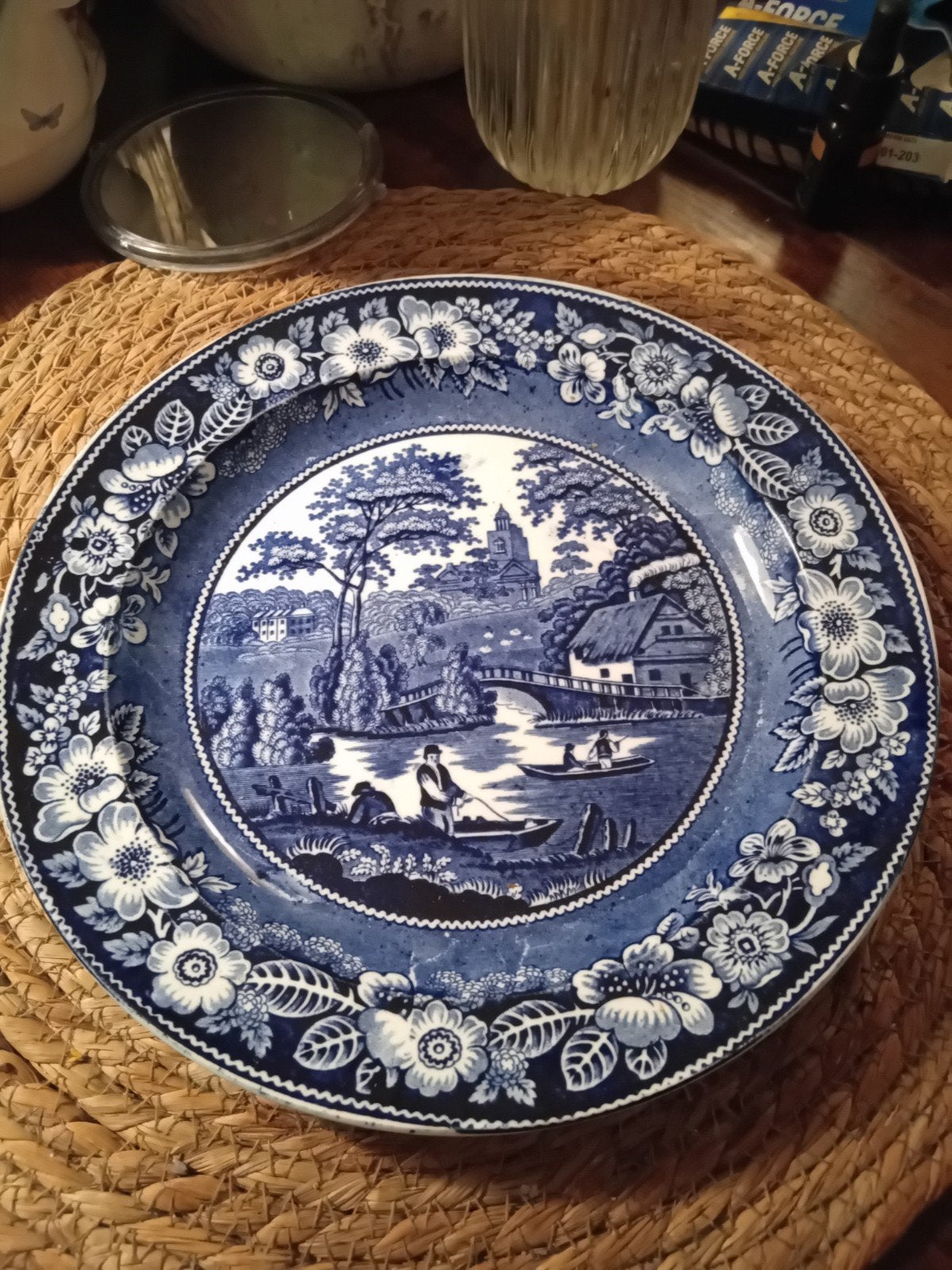 Antiek bord 'Wild Rose' met blauw-wit landschap, Antiek en Kunst, Ophalen of Verzenden