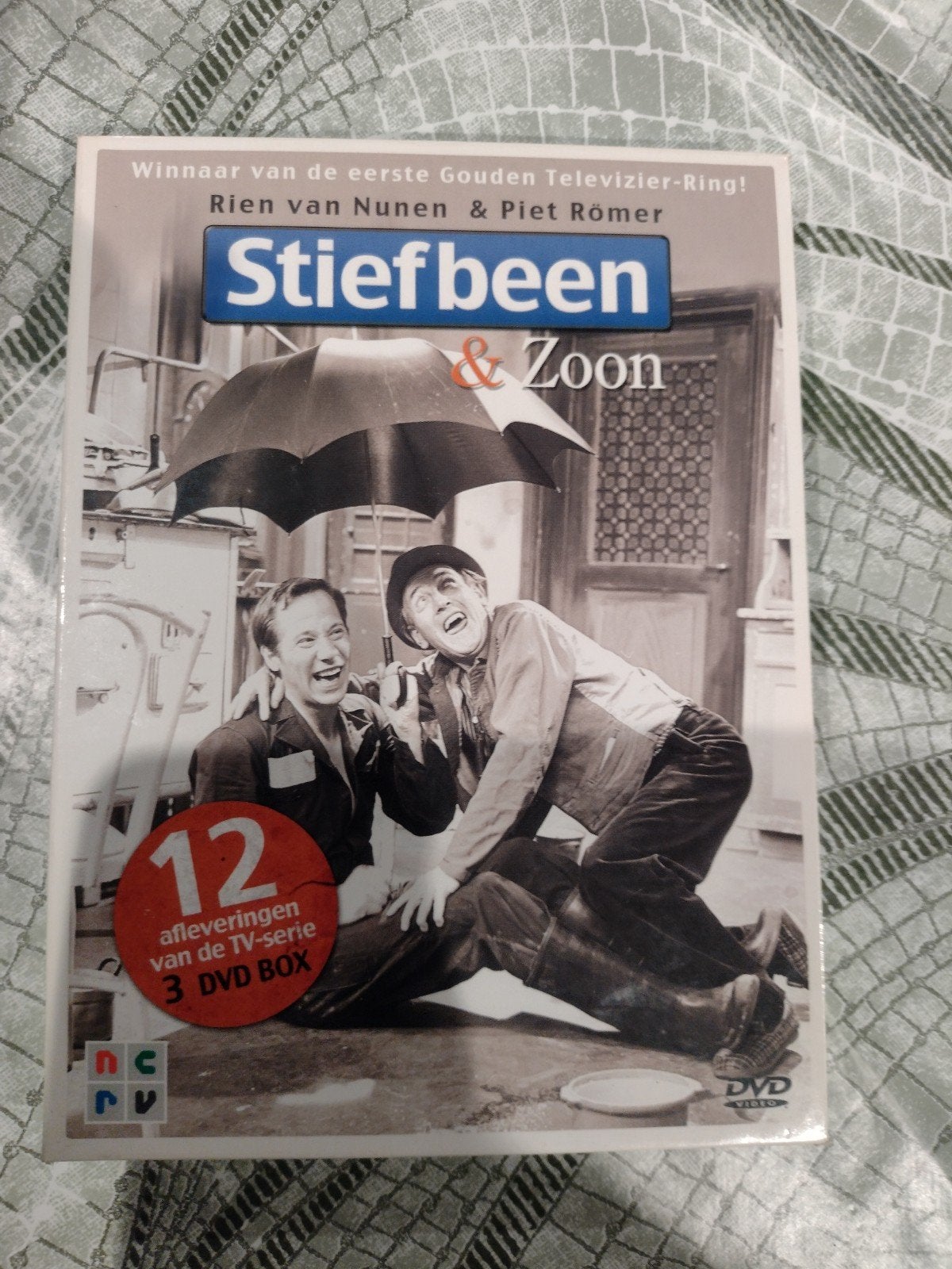 stiefbeen en zoon 3 dvd box ncrv 12 afleveringen, Cd's en Dvd's, Dvd's | Tv en Series, Alle leeftijden, Ophalen of Verzenden, Zo goed als nieuw