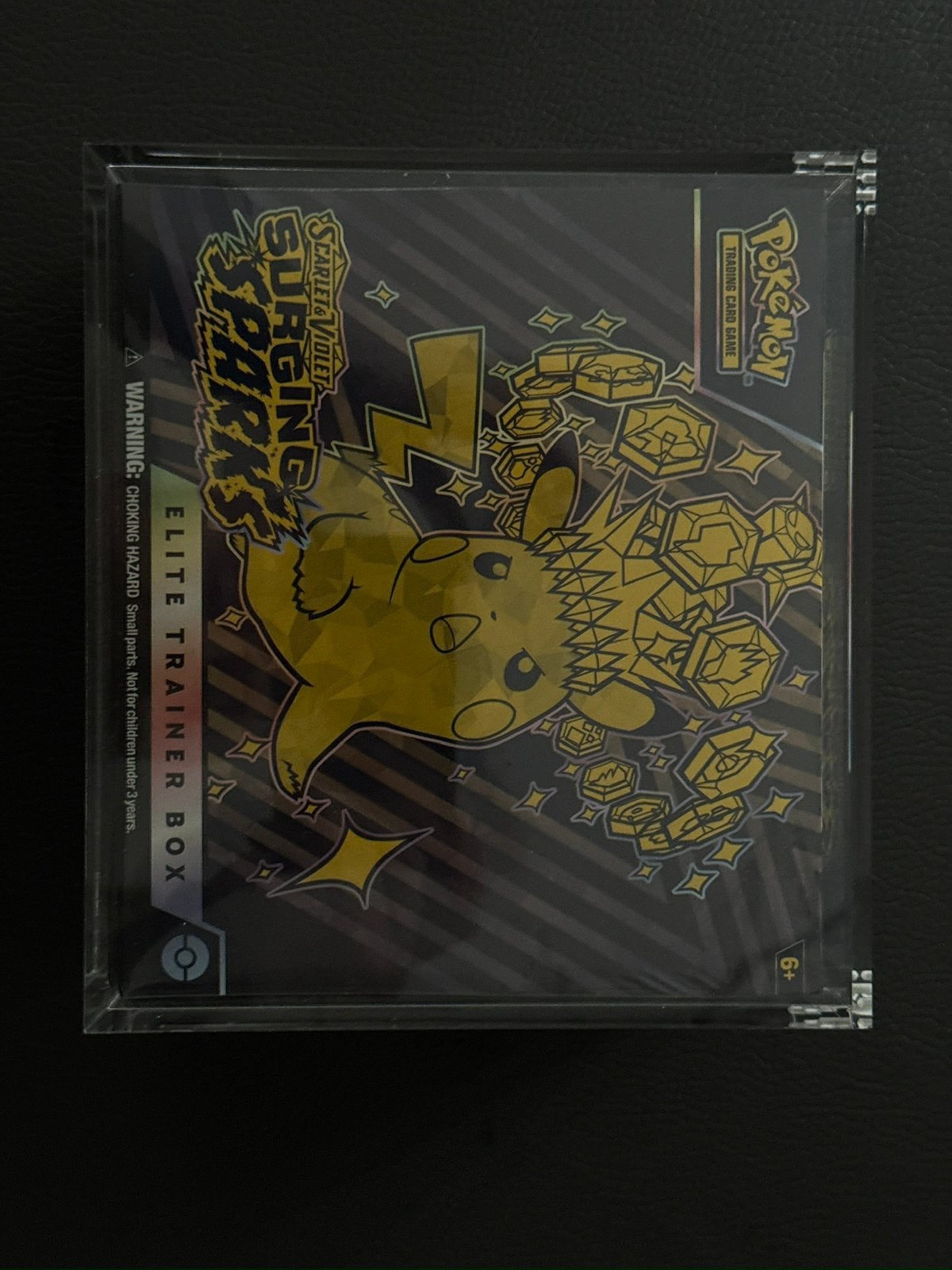 Surging sparks ETB, Hobby en Vrije tijd, Verzamelkaartspellen | Pokémon, Ophalen of Verzenden, Nieuw, Overige typen, Foil