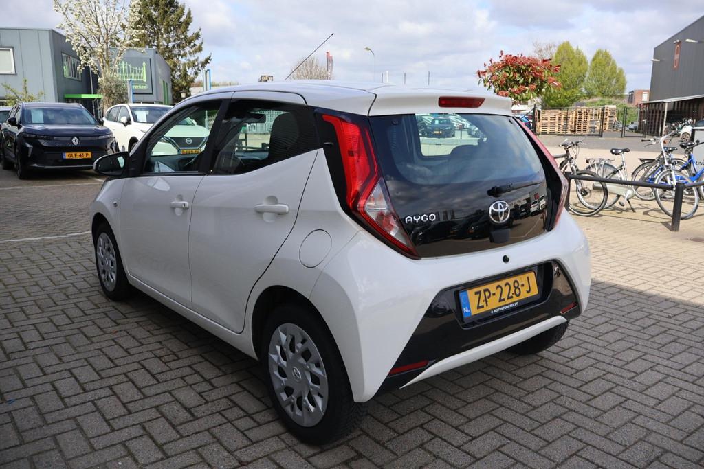 Toyota Aygo 1.0 VVT-i x-play 1e Eigenaar | Dealer Onderh | B, Voorwielaandrijving, Stof, Gebruikt, Euro 6