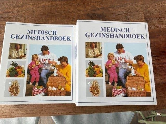 2 Ringmappen Medisch gezinshandboeken, Ophalen of Verzenden, Zo goed als nieuw