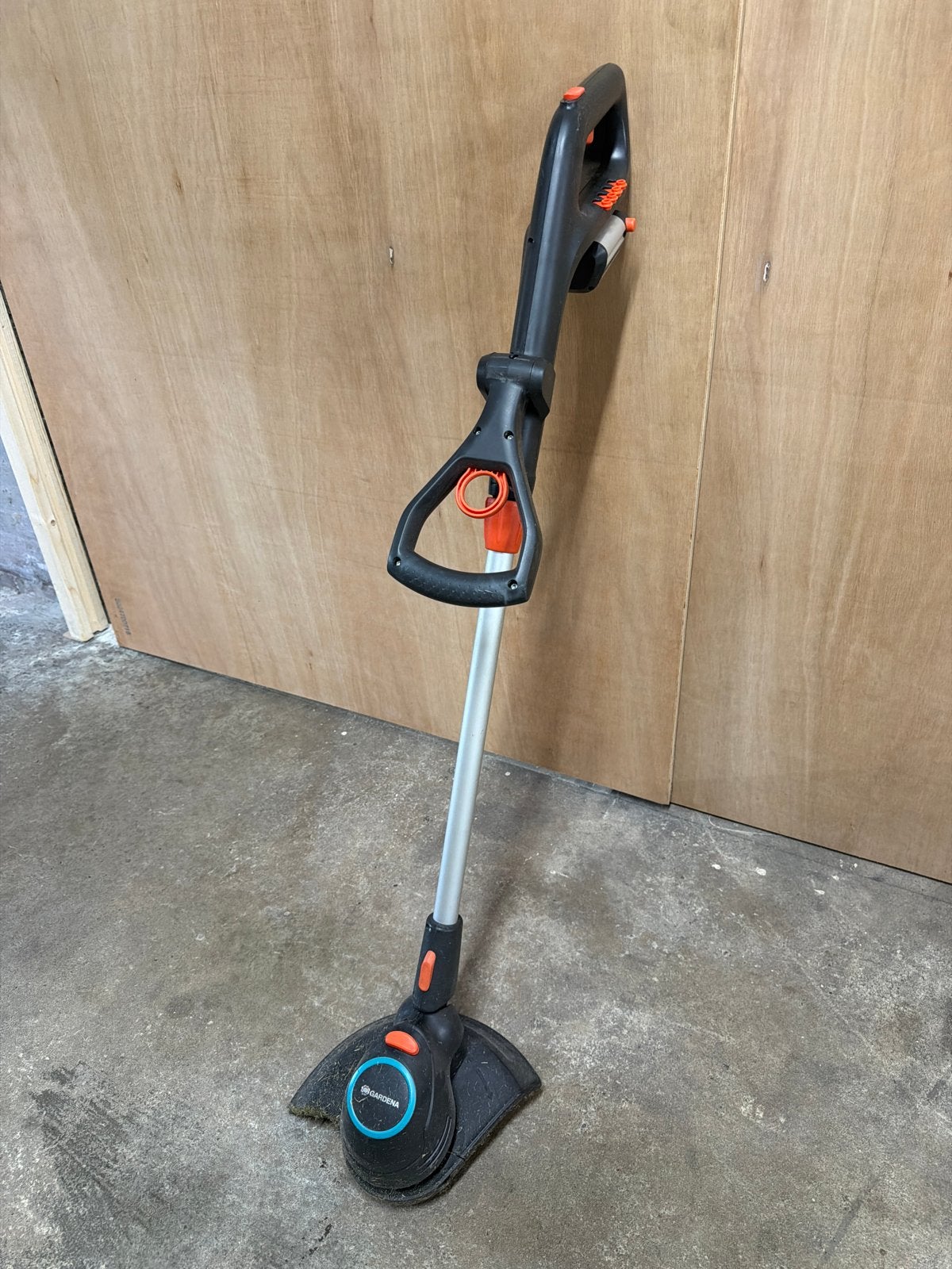 Gardena Accu Grastrimmer ComfortCut Li-18/23, Cirkelmaaier, Gebruikt, Minder dan 30 cm, Accu-grasmaaier