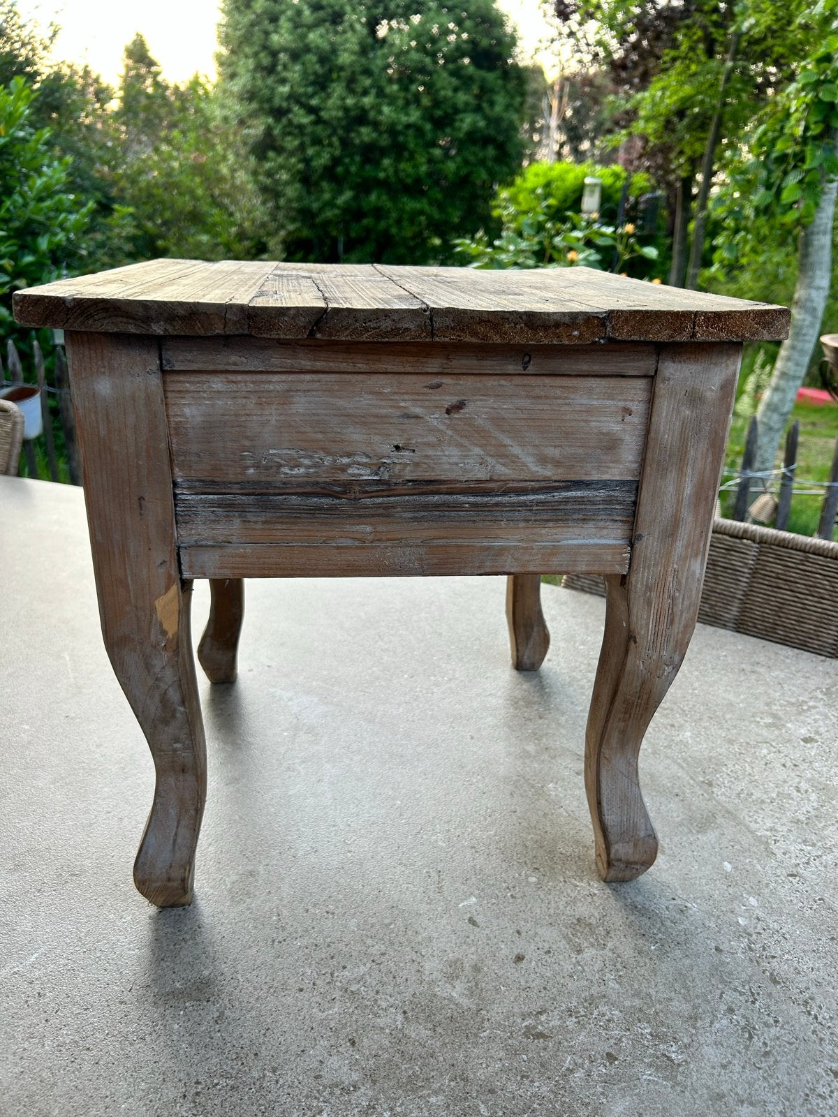 Nostalgisch blank houten bijzettafeltje met lade., Minder dan 45 cm, Minder dan 55 cm, Gebruikt, Vierkant