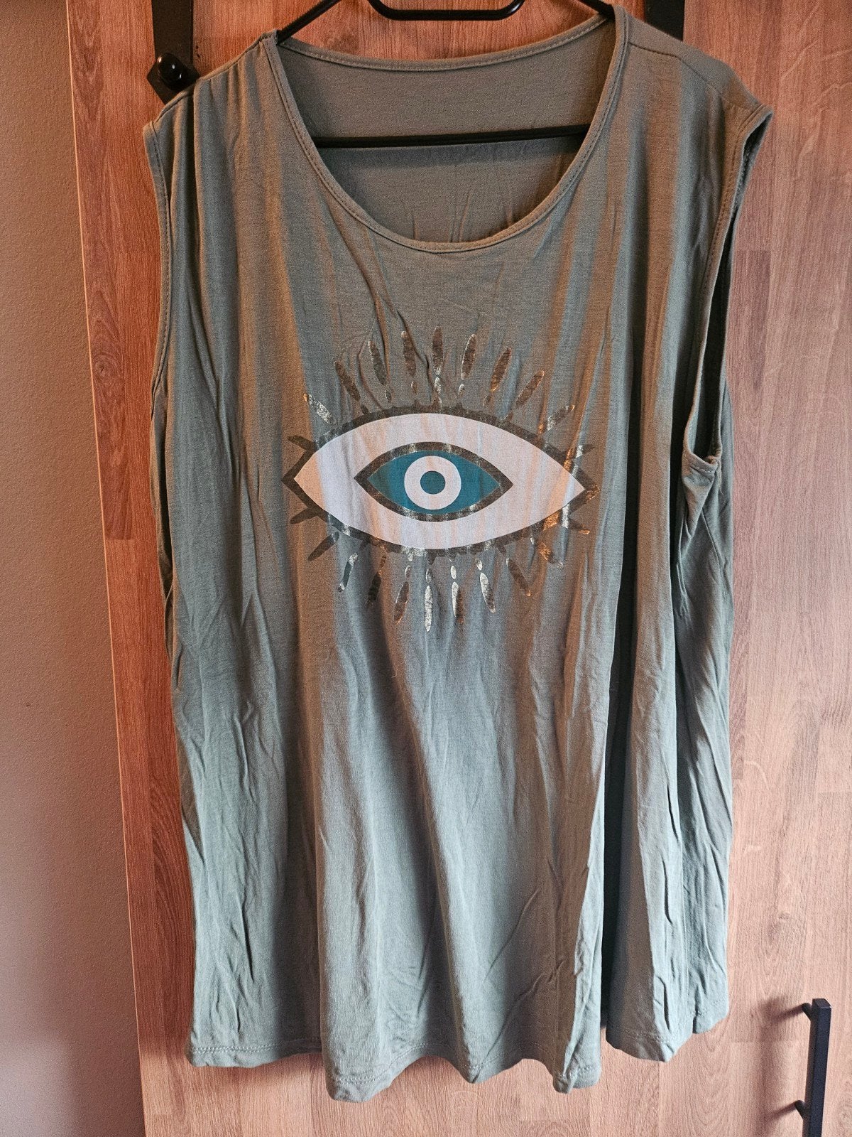 Groen mouwloos shirt XL met 'Evil Eye' print, Maat 38/40 (M), Ophalen of Verzenden, Zonder mouw, Groen