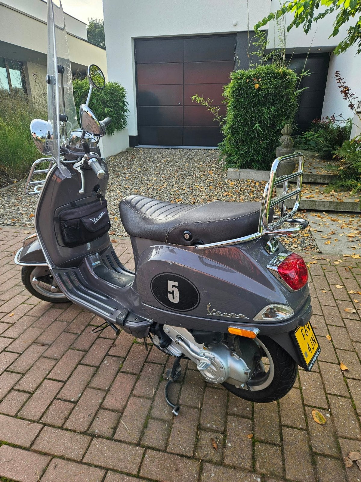 Vespa LXV uit 2011 - Zeer goede staat, net grote beurt gehad, Ophalen