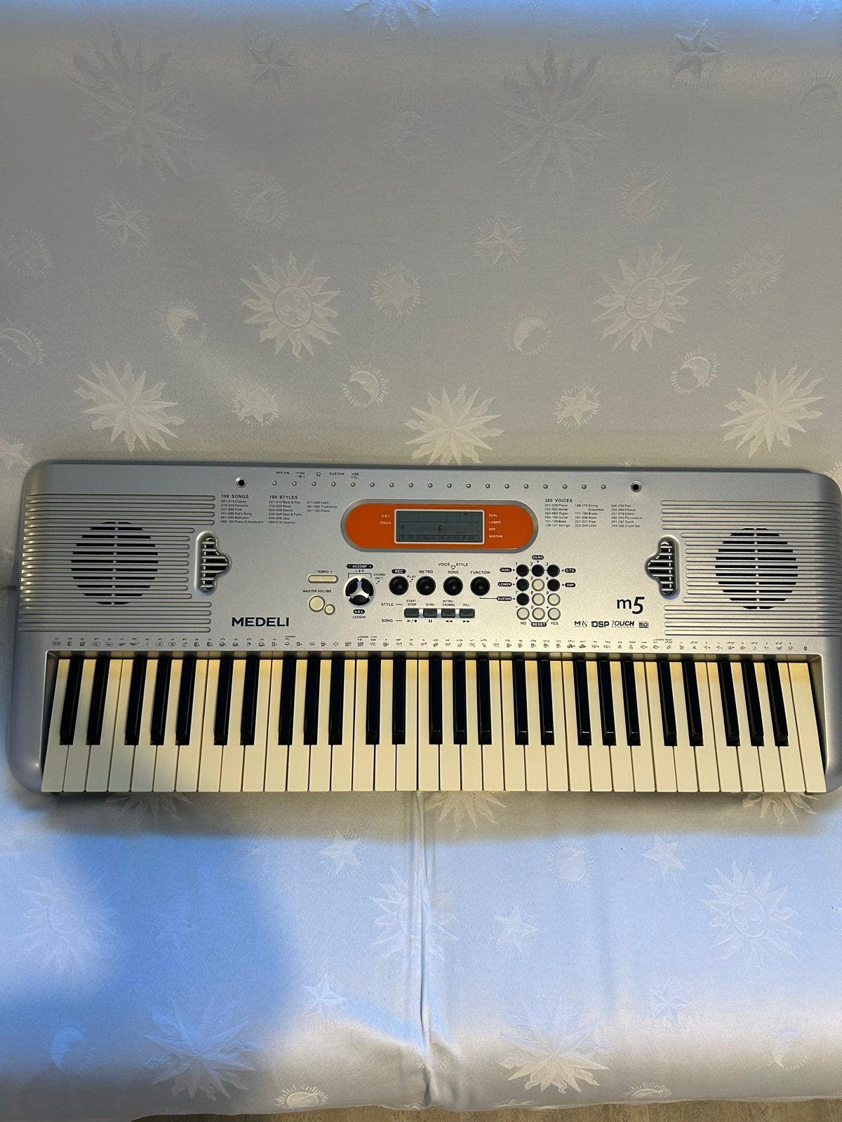 Medeli M5 Keyboard - Zo goed als nieuw, Muziek en Instrumenten, Keyboards, 61 toetsen, Ophalen of Verzenden, Zo goed als nieuw