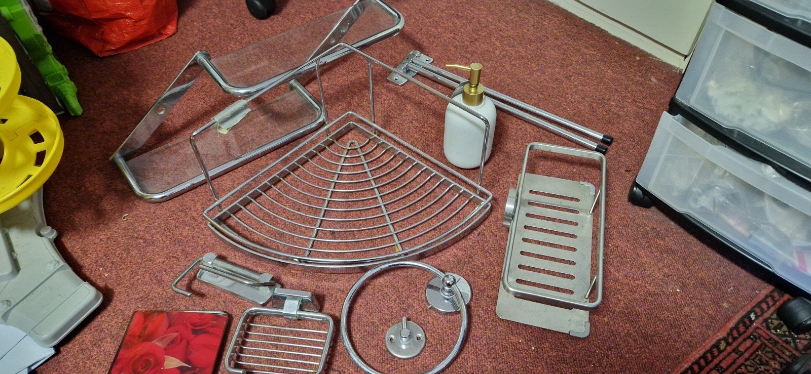 Badkamer accessoires moet snel weg, Ophalen