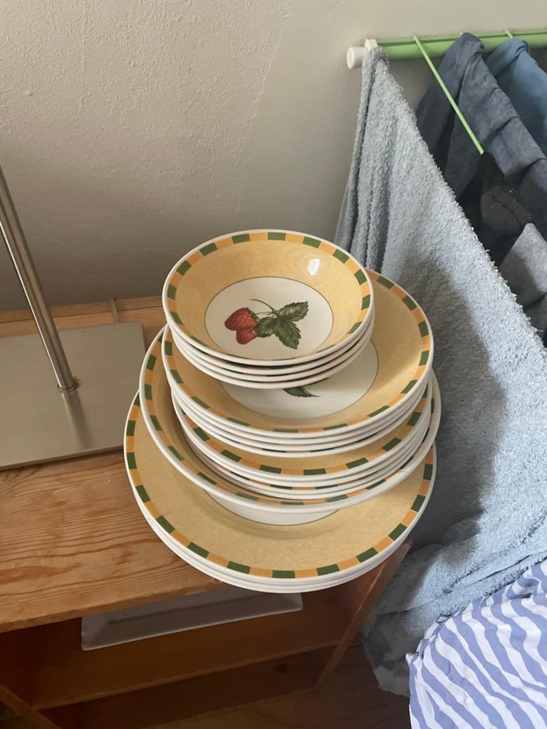 Servies set: 4 grote, 4 kleine, 4 diepe borden & 4 schaaltje, Ophalen, Gebruikt, Keramiek, Overige stijlen
