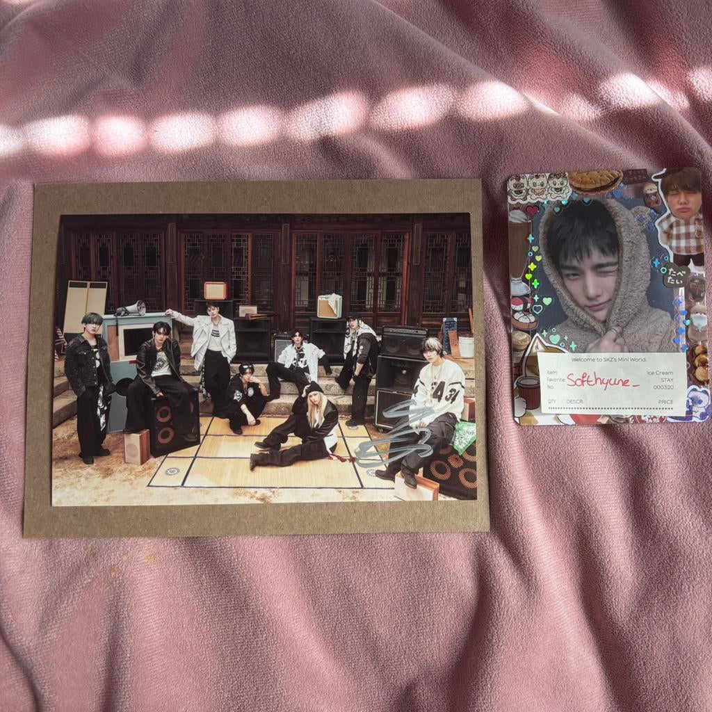 WTT | hyunjin signed hop postcard, Verzamelen, Muziek, Artiesten en Beroemdheden, Ophalen of Verzenden, Zo goed als nieuw, Foto of Kaart