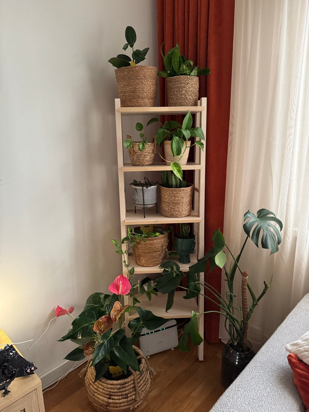 Titel: Plantenrek met Kamerplanten en Bloempotten, Ophalen, Zo goed als nieuw