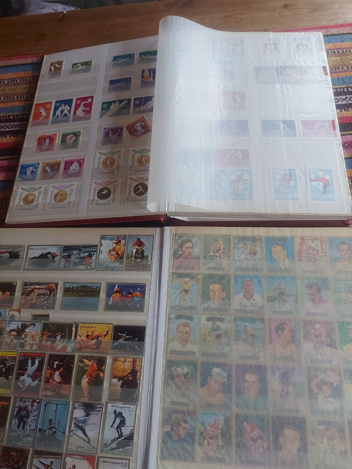 2 albums met 770 sportzegels sport postzegels, Ophalen of Verzenden, Buitenland