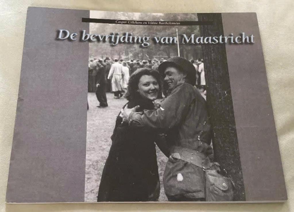 De bevrijding van Maastricht, Boeken, Ophalen of Verzenden, Tweede Wereldoorlog, Zo goed als nieuw, Algemeen