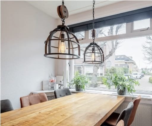 2 lampen van zwart metaal en houten katrol, Huis en Inrichting, Ophalen, Gebruikt, E27 (groot), Metaal