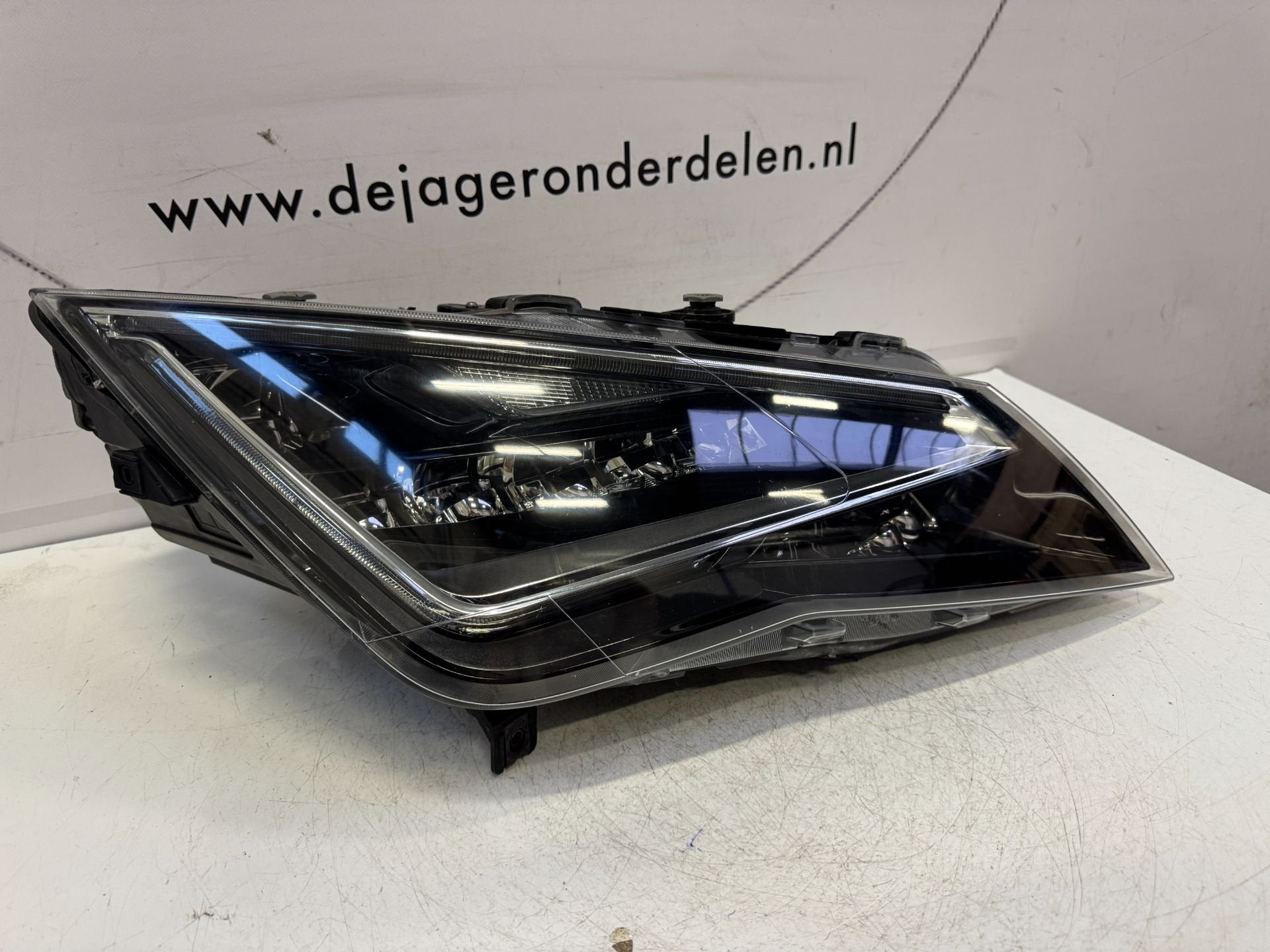 SEAT LEON 5F FACELIFT LED KOPLAMP RECHTS COMPLEET 5F1941008D, Auto-onderdelen, Verlichting, Gebruikt, Autovia A-2, Km 585 585
08760  Martorell, ES