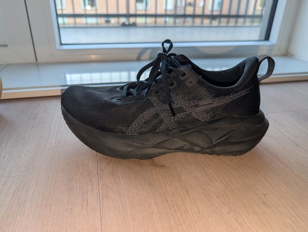 Asics Novablast 5 42, Hardloopschoenen, Ophalen of Verzenden, Zo goed als nieuw, Hardlopen