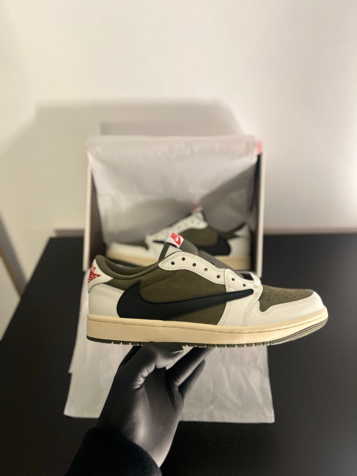 Nike Air Jordan 1 Low Travis Scott Medium Olive, Nieuw, Ophalen of Verzenden, Sneakers of Gympen, Groen