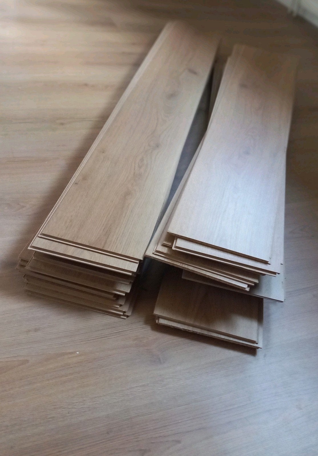 Gratis! Nette bruine laminaatvloer Gamma, Ophalen, 50 tot 150 cm, Zo goed als nieuw, Minder dan 5 m²
