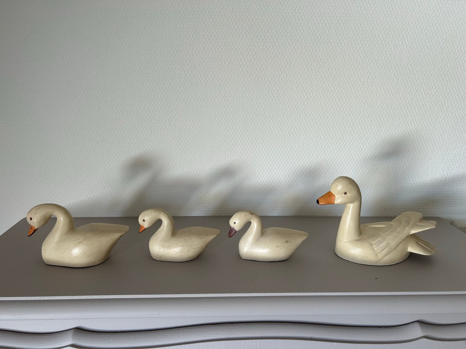 Set van 4 houten eend en ganzen beeldjes, Ophalen of Verzenden, Zo goed als nieuw, Beeldje of Figuurtje