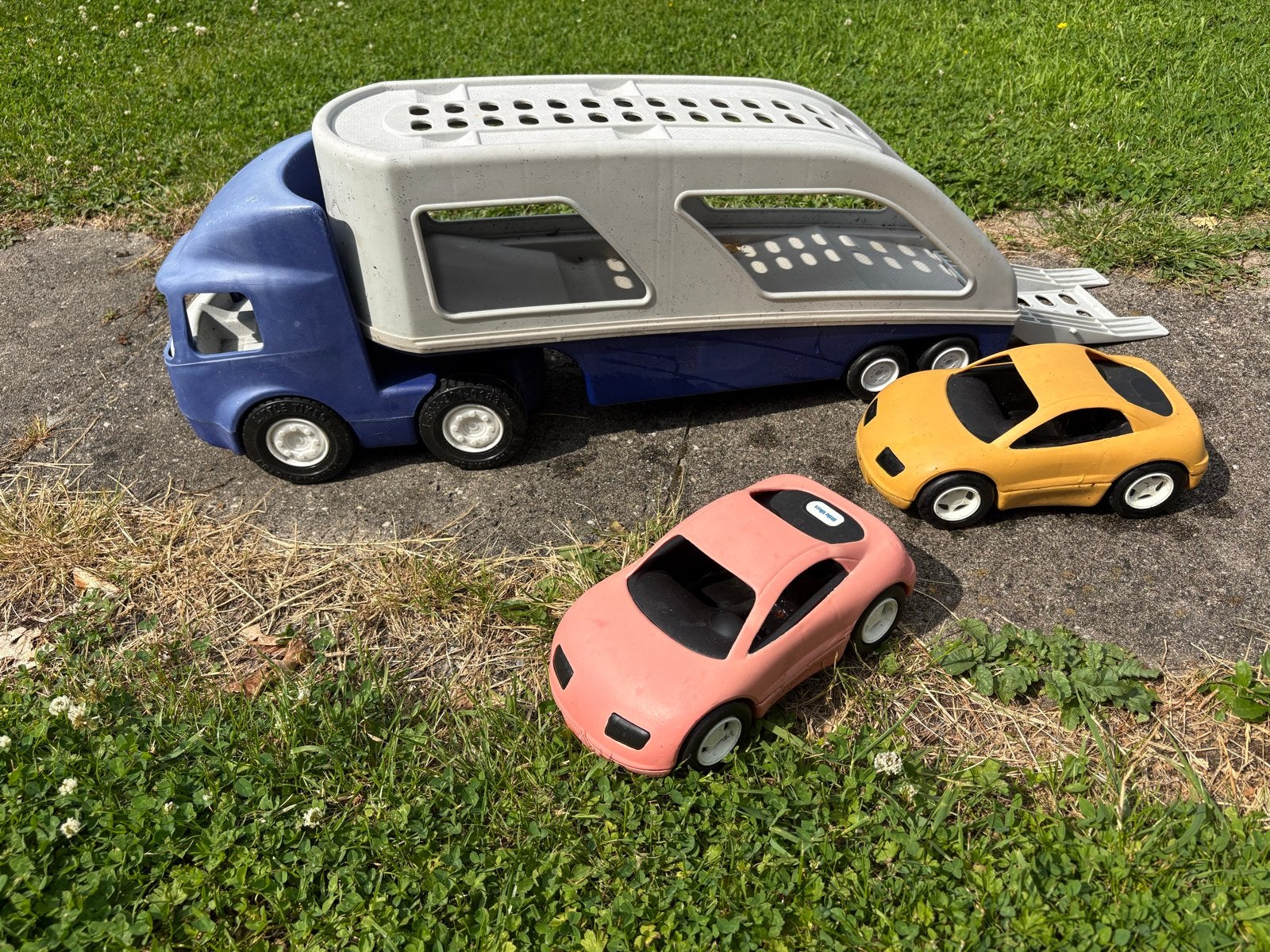 Little Tikes vrachtauto met 2 auto's, Ophalen of Verzenden, Gebruikt