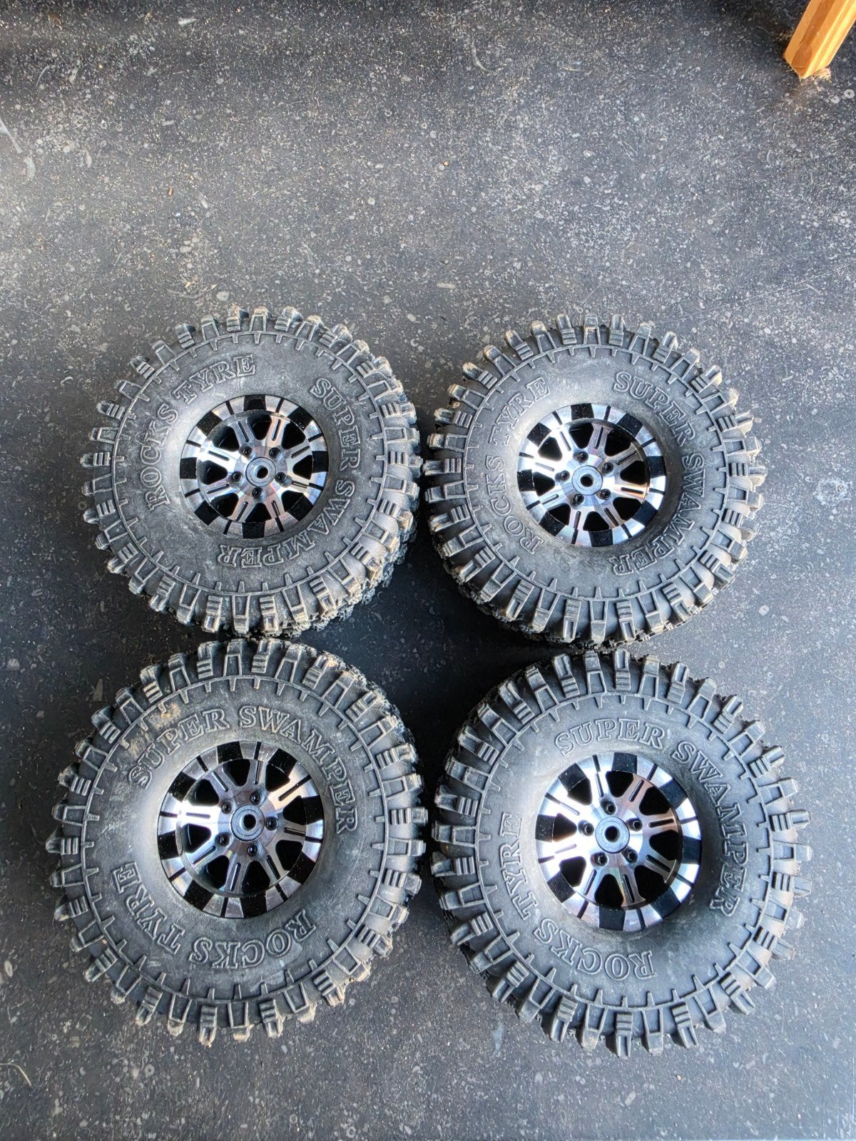 Traxxas TRX wielen met gewicht - Super Swamper Rocks Tyre, Overige merken, Gebruikt, Ophalen of Verzenden, Groter dan 1:32