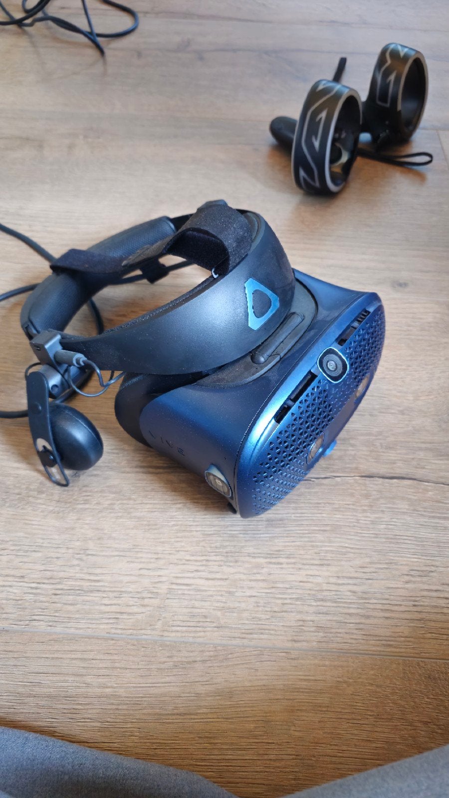 HTC vive cosmos vr bril met ingebouwde speakers, Ophalen of Verzenden, Zo goed als nieuw, VR-bril, Pc