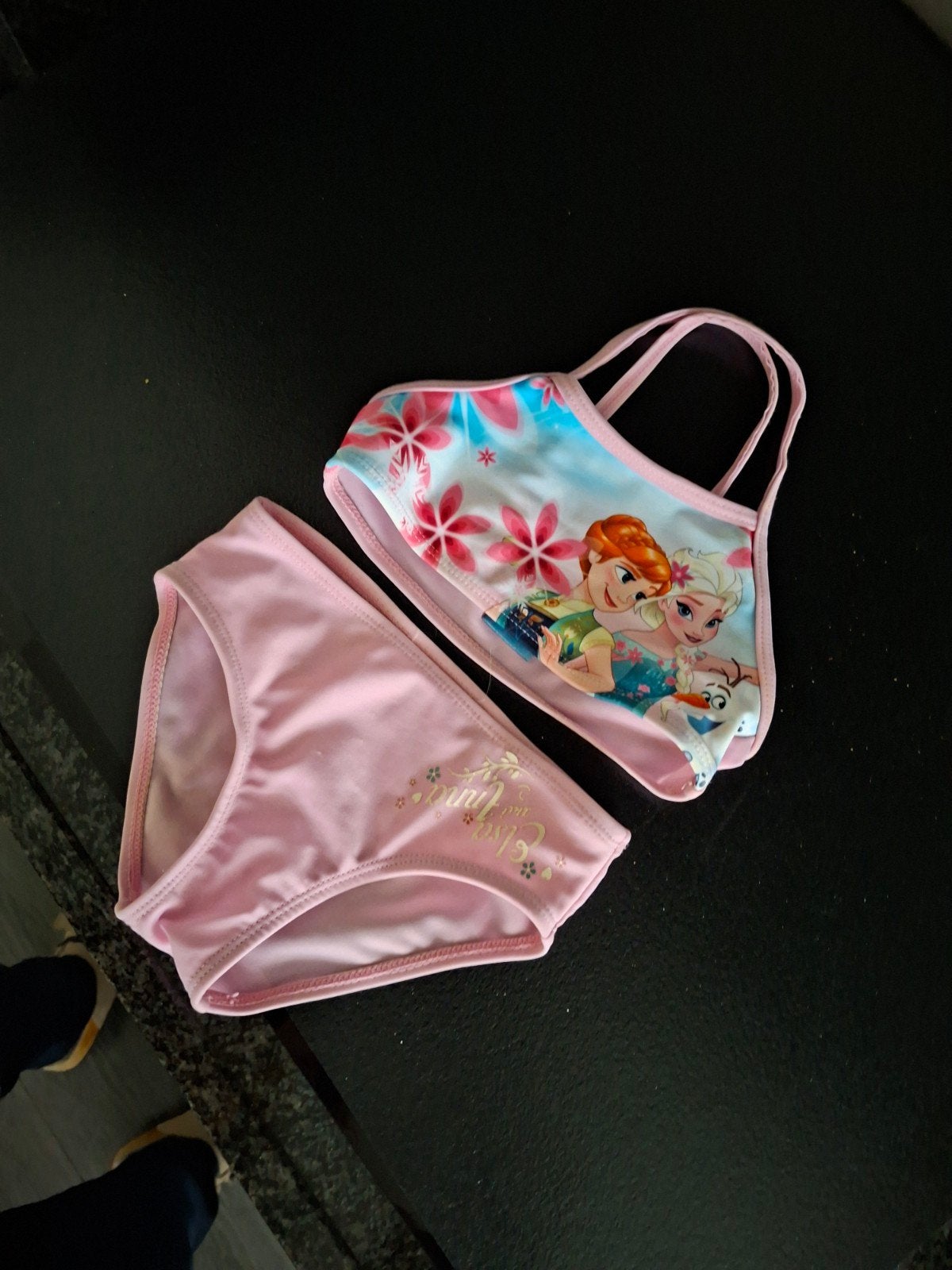 Frozen bikini maat 104/110 zo goed als nieuw, Kinderen en Baby's, Kinderkleding | Kinder-zwemkleding, Maat 104, Bikiniset, Meisje