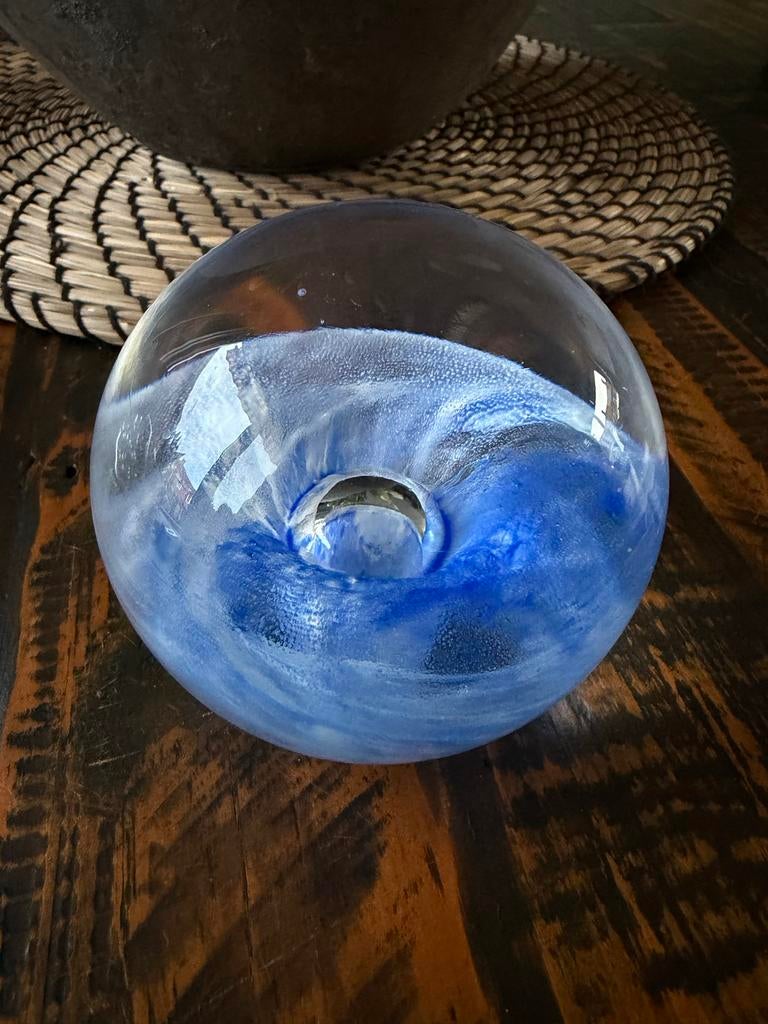 Glazen bol met blauw en wit design presse papier, Ophalen of Verzenden