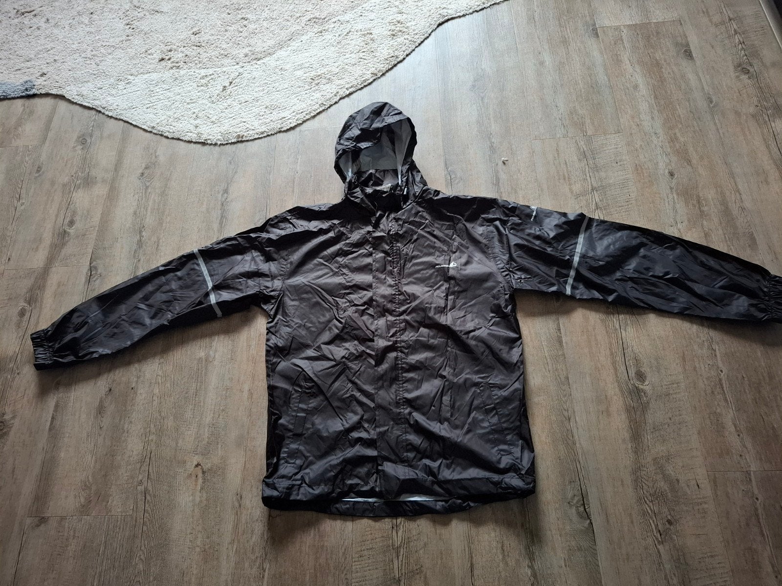 Mountainpeak Regenjas Maat M - Zwart, Waterdicht, Caravans en Kamperen, Regenkleding, Ophalen of Verzenden, Nieuw, Regenjas, Heren