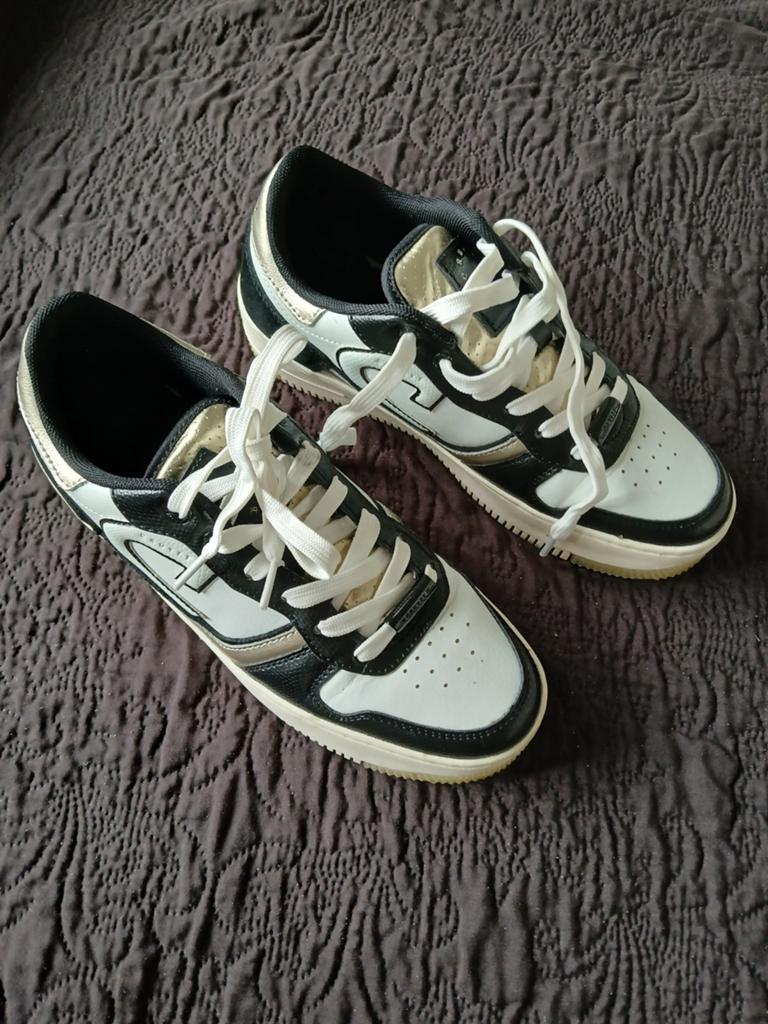 Te koop zgan mooie cruyff schoenen, Ophalen, Zo goed als nieuw, Zwart, Sneakers of Gympen