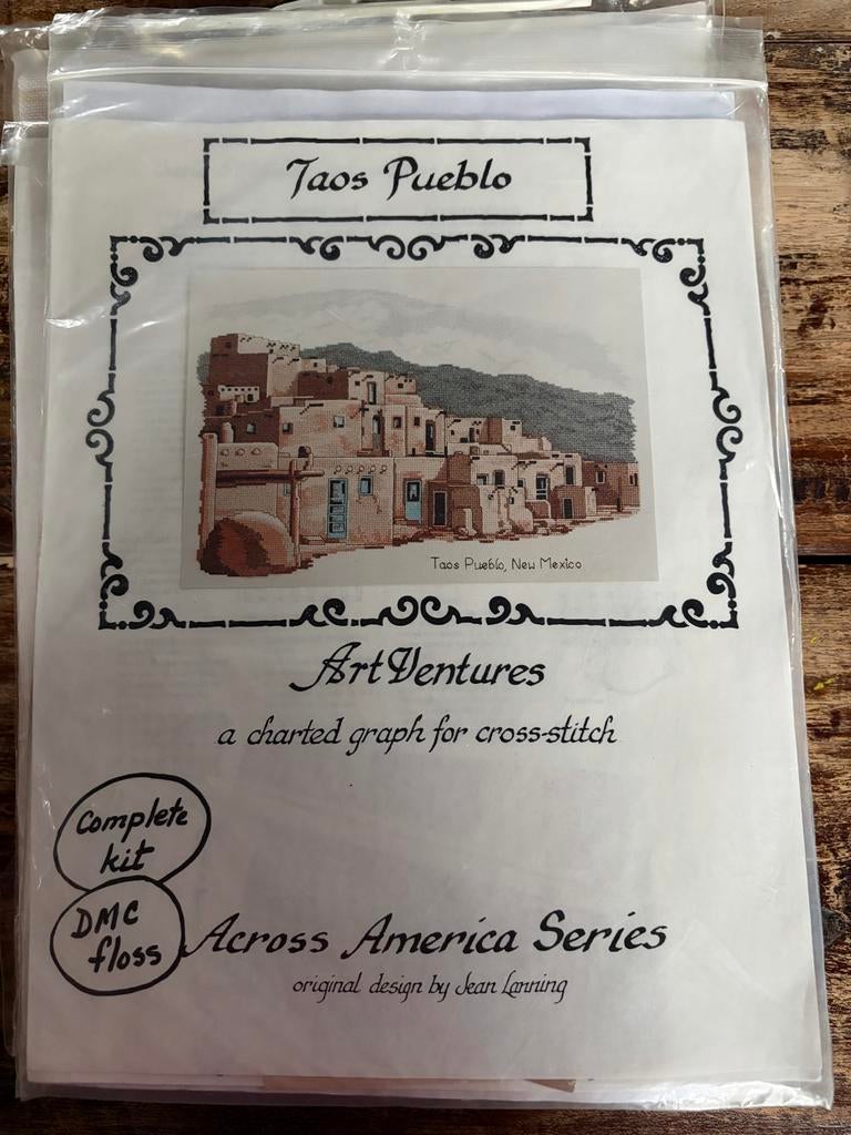 Borduurpakket Taos Pueblo - ArtVentures Cross-Stitch Kit, Ophalen of Verzenden, Zo goed als nieuw, Handborduren, Borduurpakket