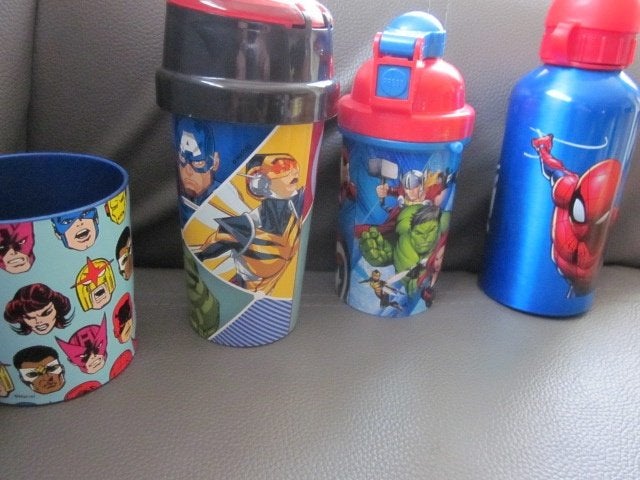 3 drinkbekers en 1 plastic mok/ marvel/ spiderman, de hulk, Overige materialen, Overige typen, Ophalen of Verzenden, Zo goed als nieuw