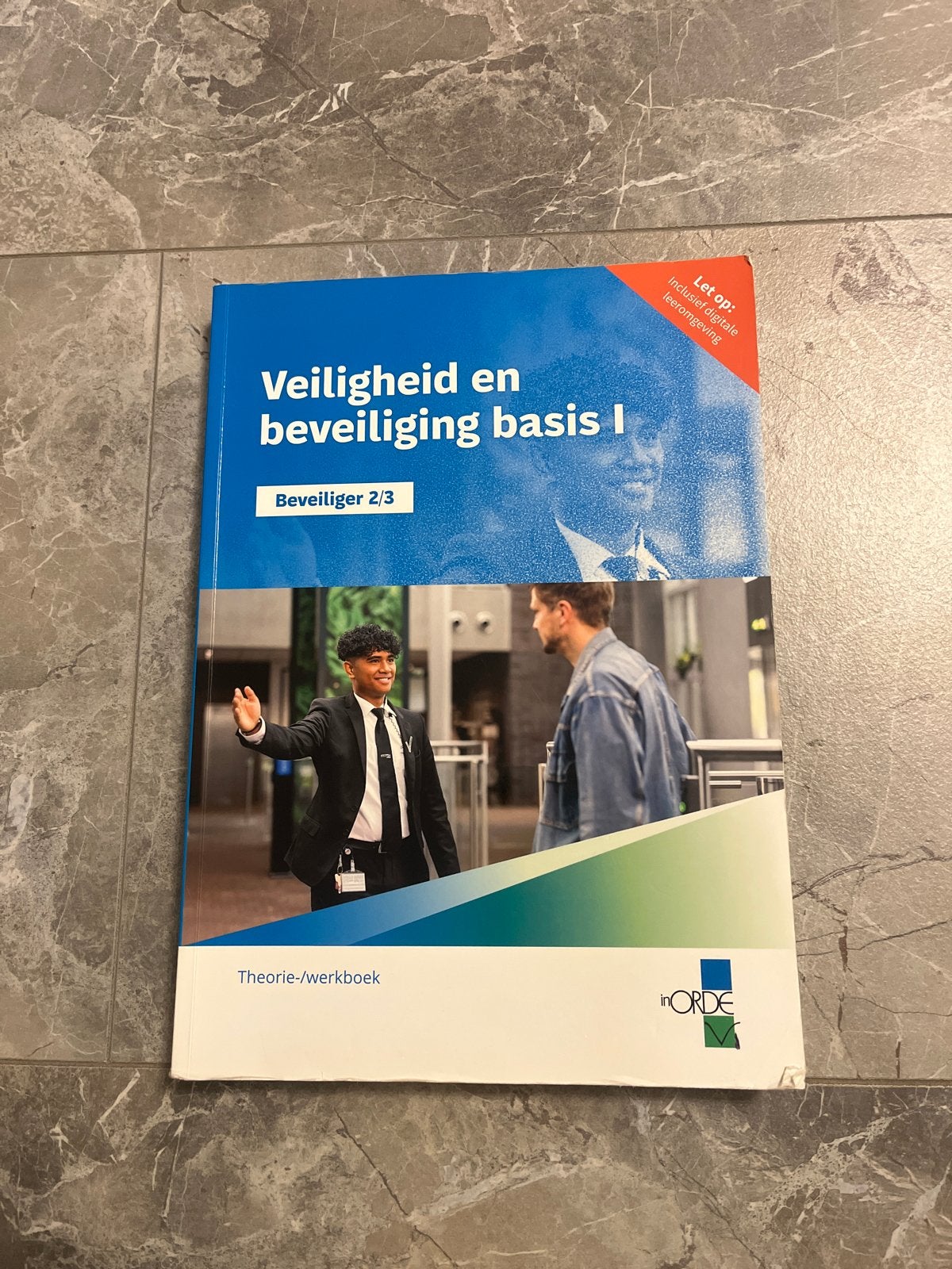 Veiligheid en Beveiliging Basis 1 - Beveiliger 2/3, Ophalen, Zo goed als nieuw, MBO