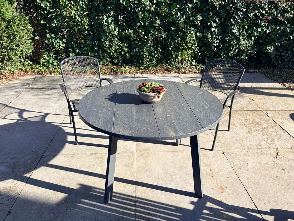 Tuintafel diameter 140 cm + 2 tuinstoelen, Ophalen, Gebruikt, Metaal