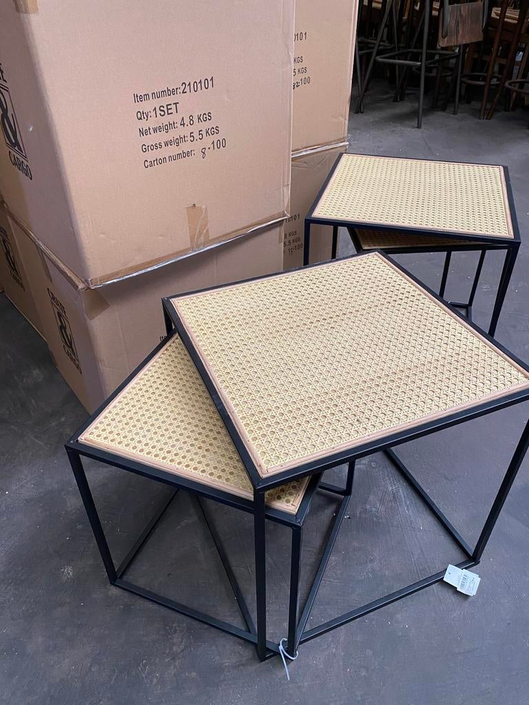 Partij Set van 2 nieuwe Bijzettafels - Rotan en Zwart Metaal, 45 tot 60 cm, Minder dan 55 cm, Metaal of Aluminium, Vierkant