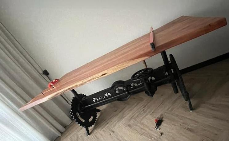 Verstelbare tafel met gietijzeren onderstel en acacia blad, Ophalen, 100 tot 150 cm, Rechthoekig, Overige houtsoorten