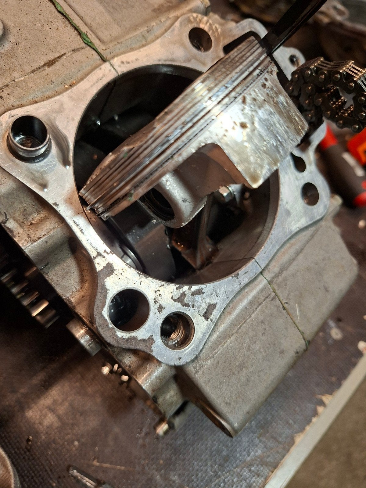Gezocht Honda CRF250 blok of carter delen., Ophalen of Verzenden