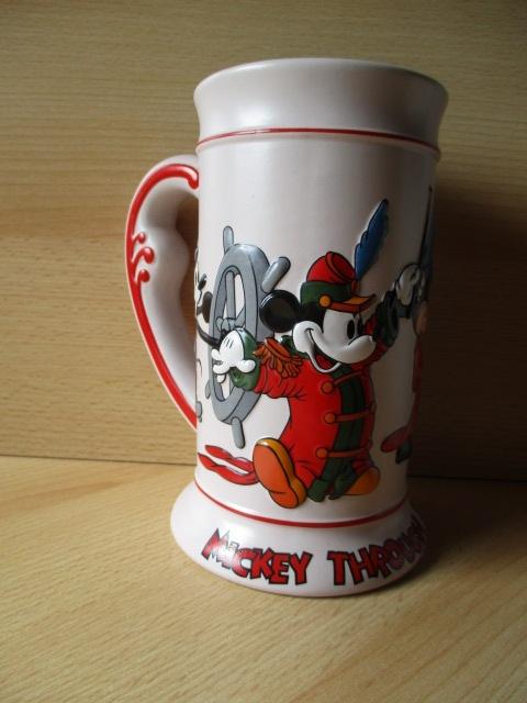 Disney Mickey Mouse pul  Mickey through the years  17cm  Eur, Ophalen of Verzenden, Overige figuren, Zo goed als nieuw, Beeldje of Figuurtje