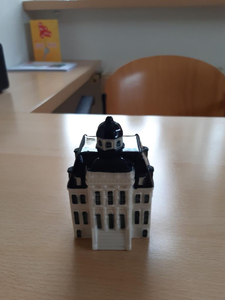 Paleis Huis ten Bosch speciale uitgave 100 jaar Klm, Ophalen of Verzenden, Zo goed als nieuw, Paleis of Waag