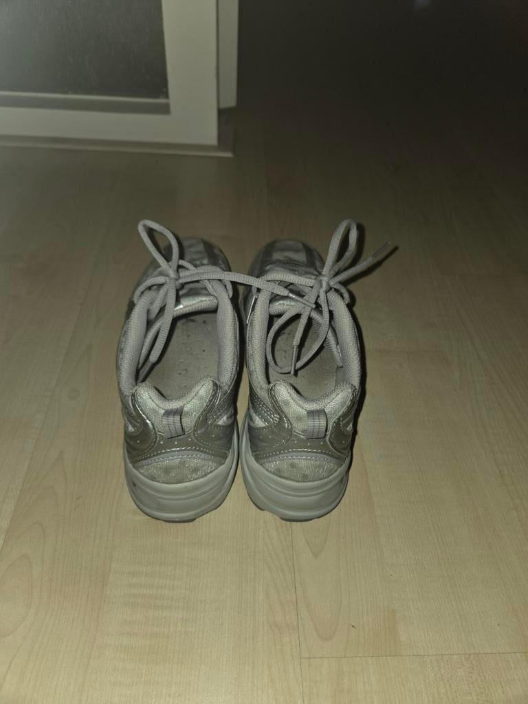 New Balance 530 Zilver - Maat 40, Kleding | Dames, Schoenen, Ophalen of Verzenden, Zo goed als nieuw, Overige kleuren, Sneakers of Gympen