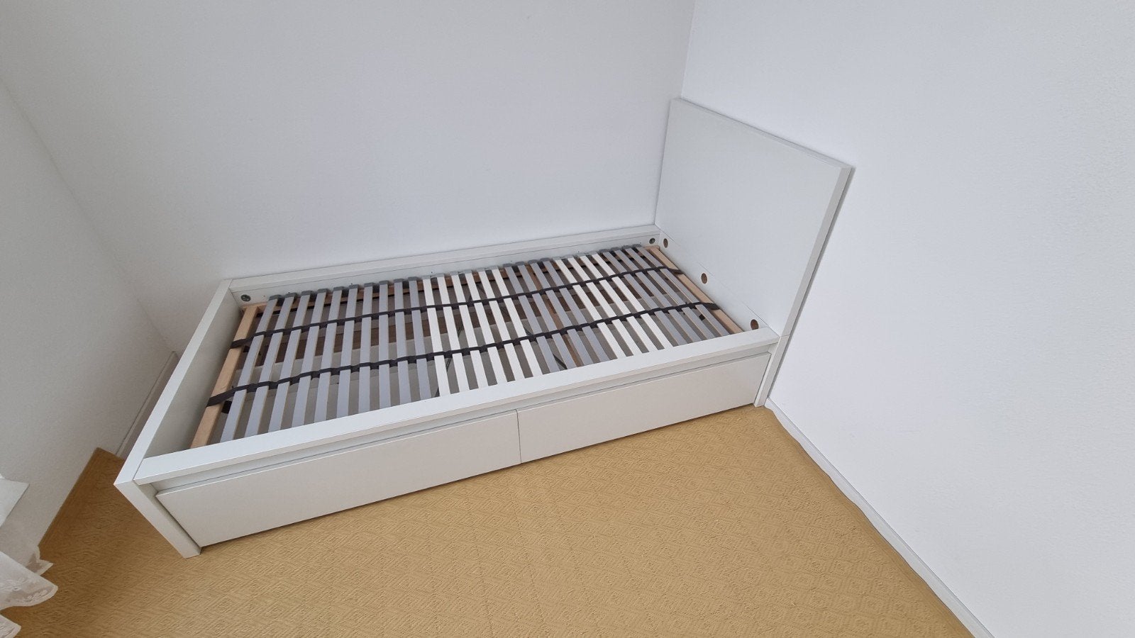 Malm eenpersoonsbed met Lonset lattenbodem en 2 lades, Huis en Inrichting, Ophalen, Gebruikt, 90 cm, Eenpersoons
