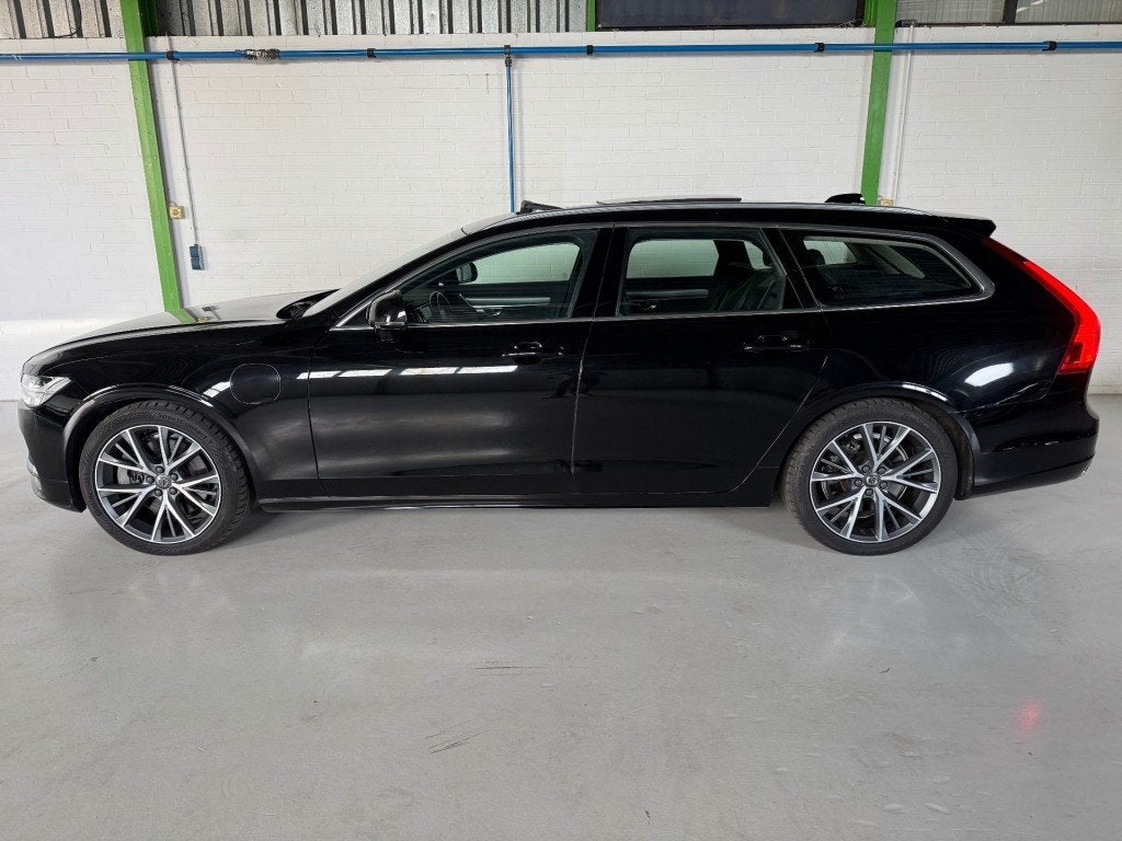 Volvo V90 2.0 T8 AWD PLUG-IN HYBRIDE / MOMENTUM / Panoramada, Automaat, 4 cilinders, USB, Zwart