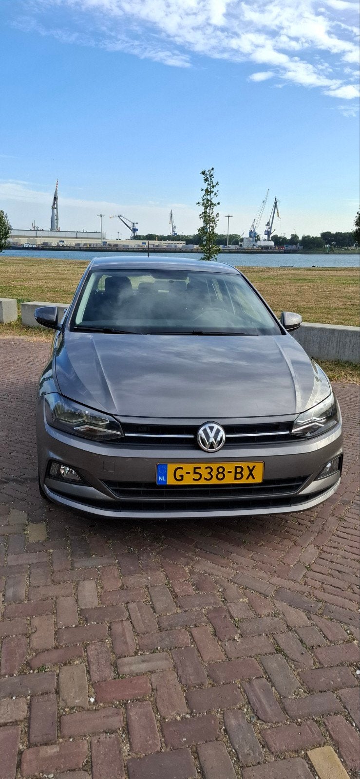 Volkswagen Polo Comfortline 1.0 TSI 95pk 2019 Grijs, Voorwielaandrijving, Stof, 40 €/maand, Zwart