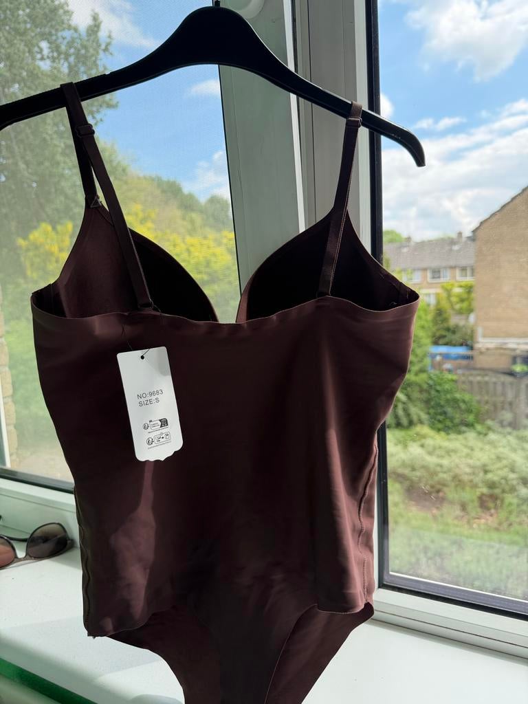 Bruine Body met Spaghettibandjes - Maat S, Kleding | Dames, Tops, Ophalen of Verzenden, Zo goed als nieuw, Bruin, Zonder mouw