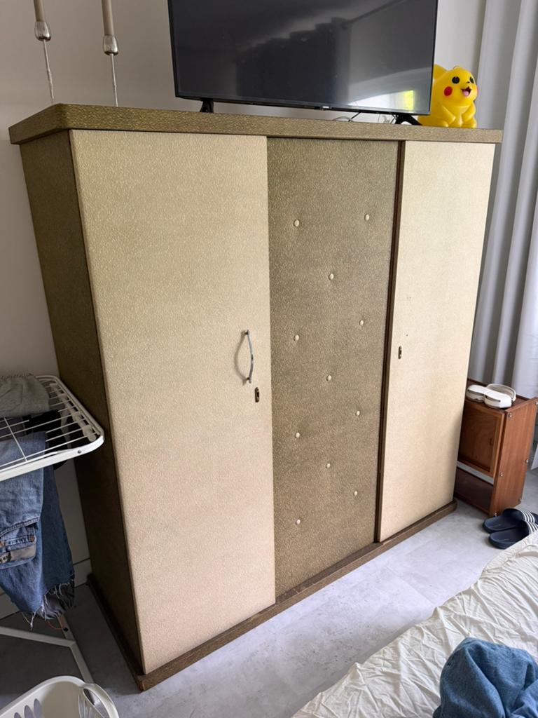 Kledingkast, Ophalen, Met deur(en), Gebruikt, 100 tot 150 cm