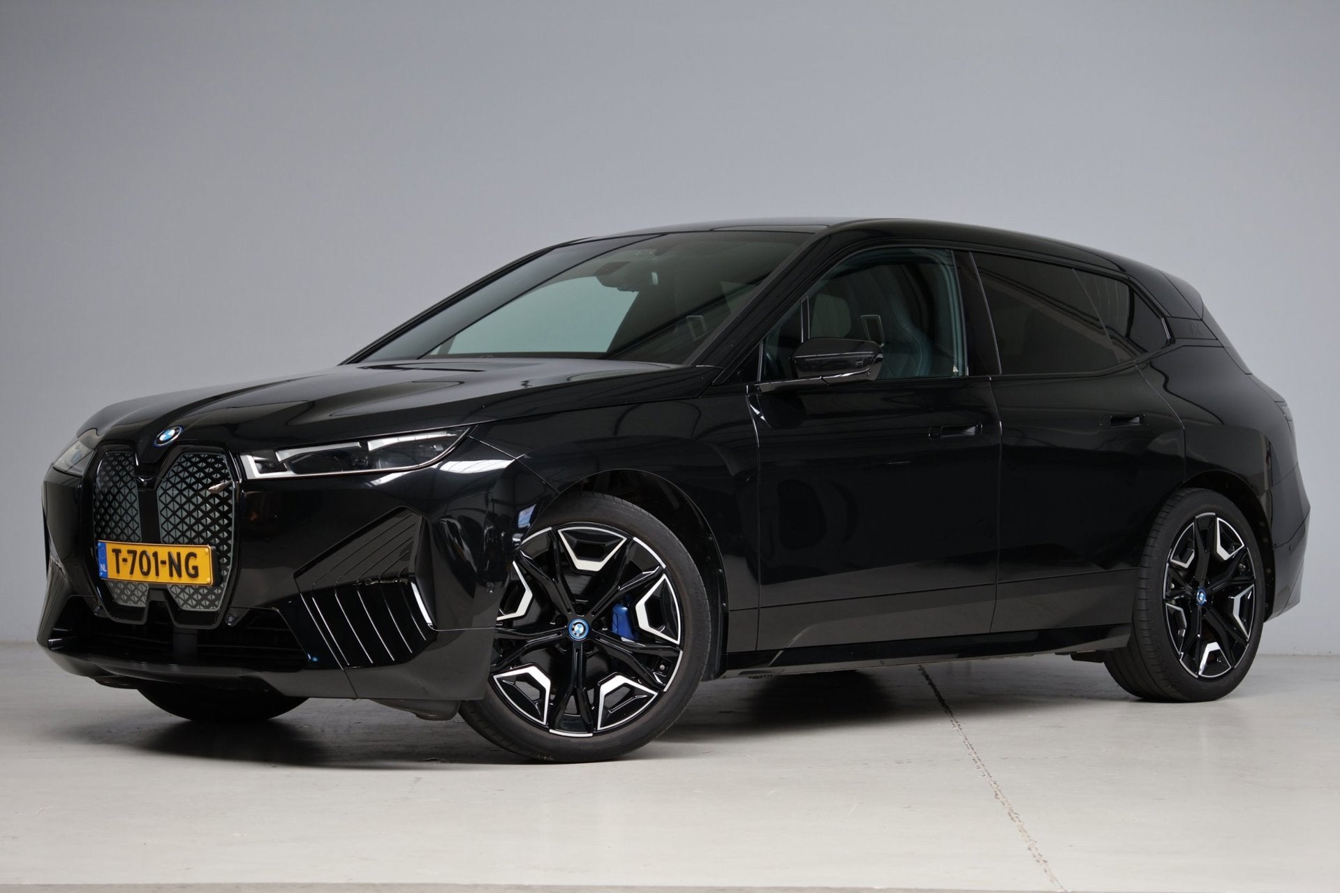 BMW IX XDrive40 M-sport | panorama skylounge | elek. trekhaa, Auto's, BMW, Automaat, Gebruikt, Zwart, Vierwielaandrijving