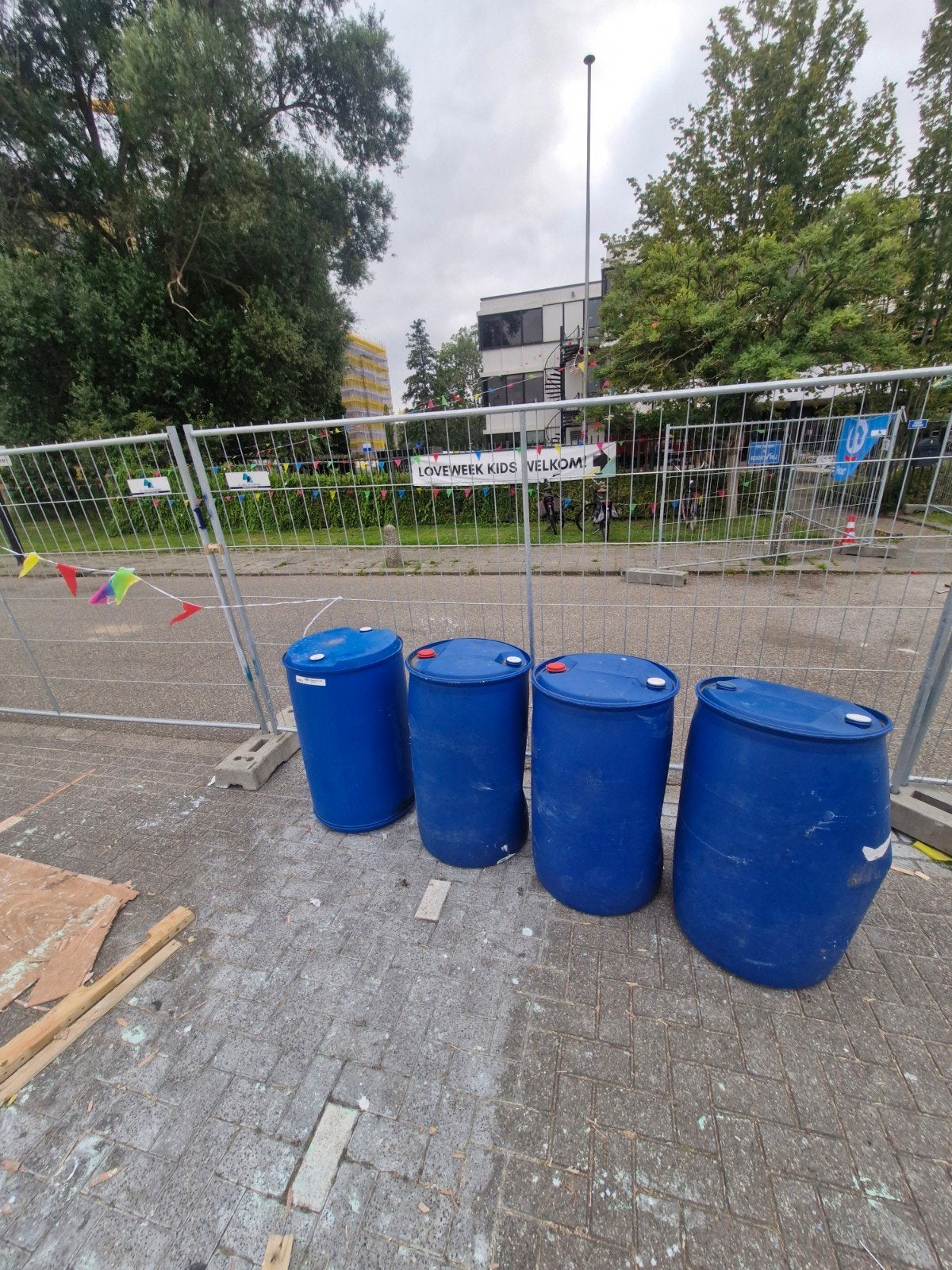 blauwe 210 liter vaten, Tuin en Terras, 150 liter of meer, Ophalen