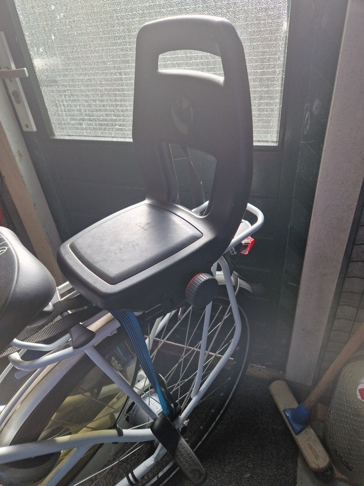 Qibbel Air Junior fietszitje met slot, Fietsen en Brommers, Ophalen, Achterzitje, Voetsteuntjes, Zo goed als nieuw